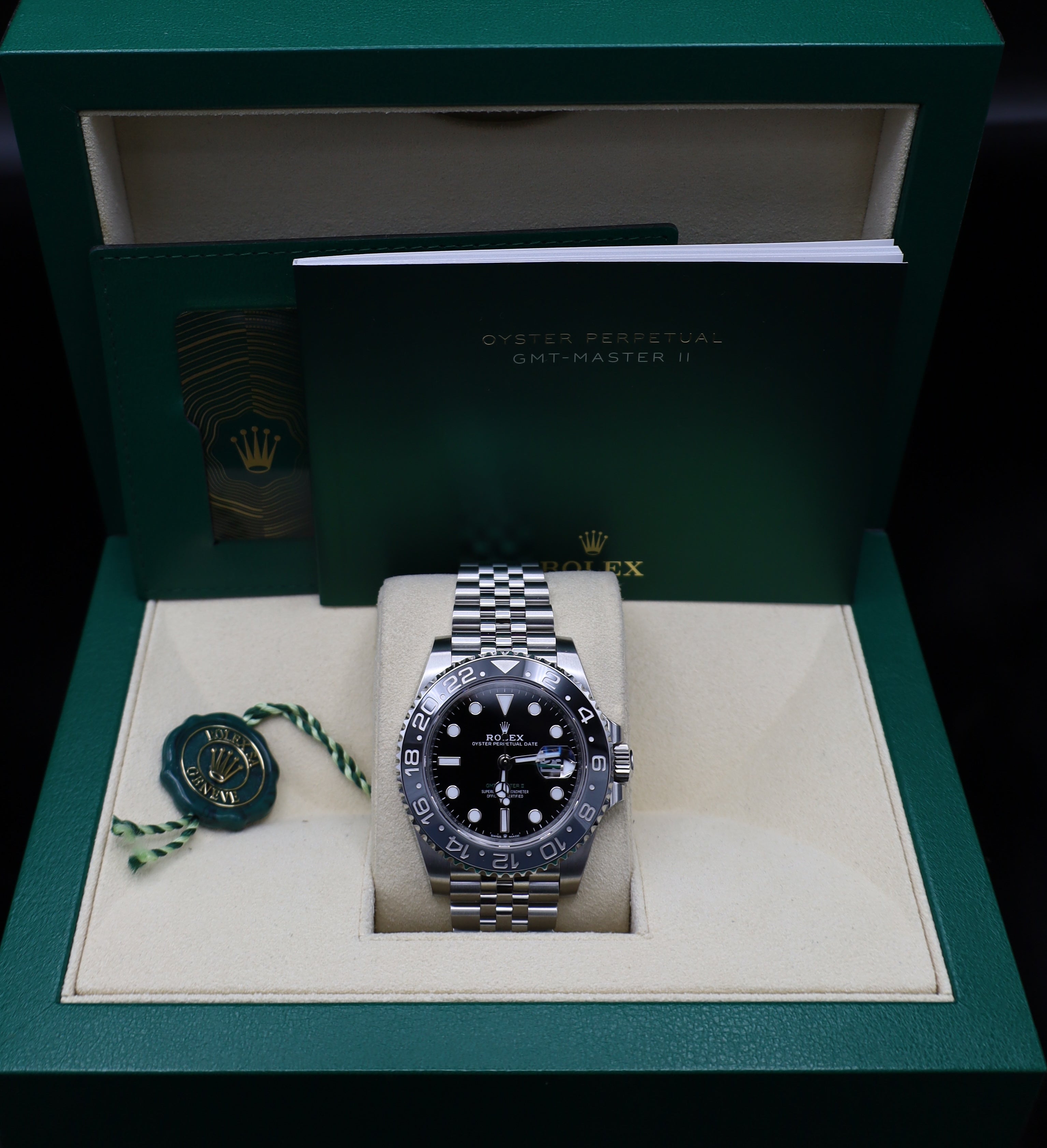 Rolex GMT Master II Bruce Wayne 11/2025 - Jubilee - 126710GRNR