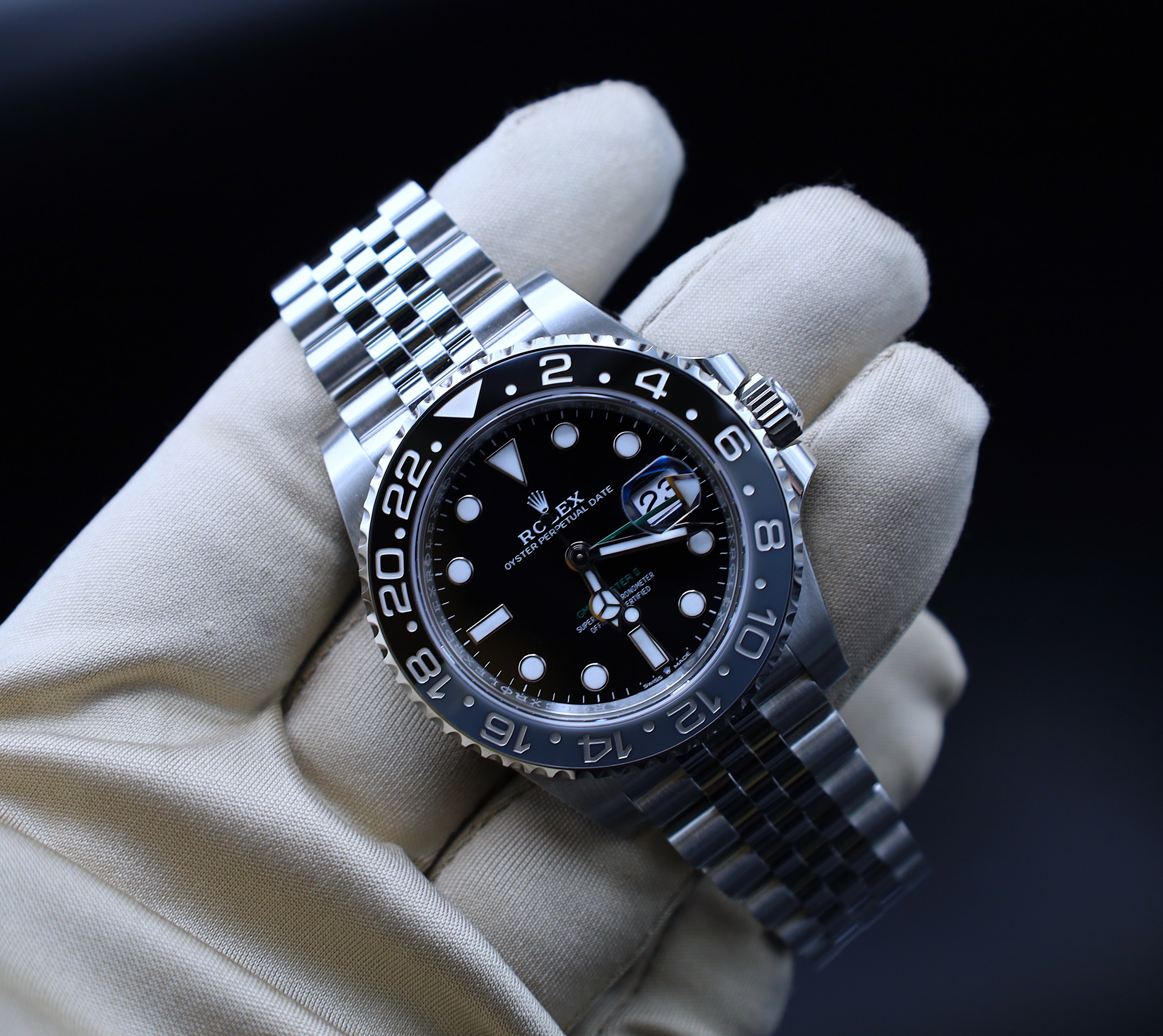 Rolex GMT Master II Bruce Wayne 11/2025 - Jubilee - 126710GRNR