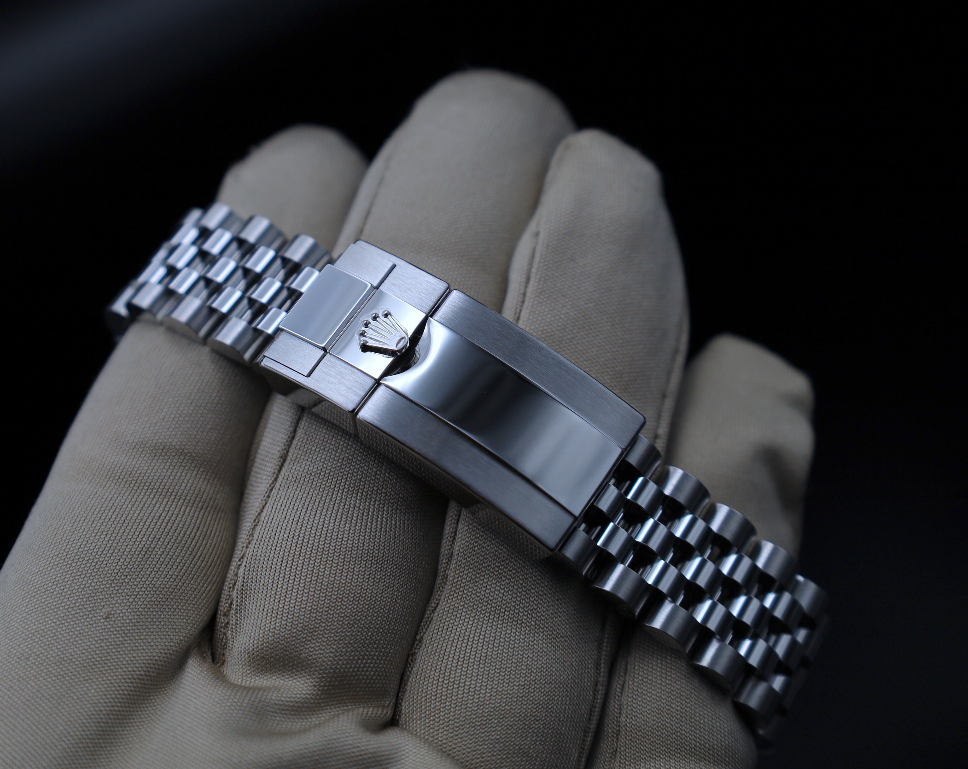 Rolex GMT Master II Bruce Wayne 11/2025 - Jubilee - 126710GRNR