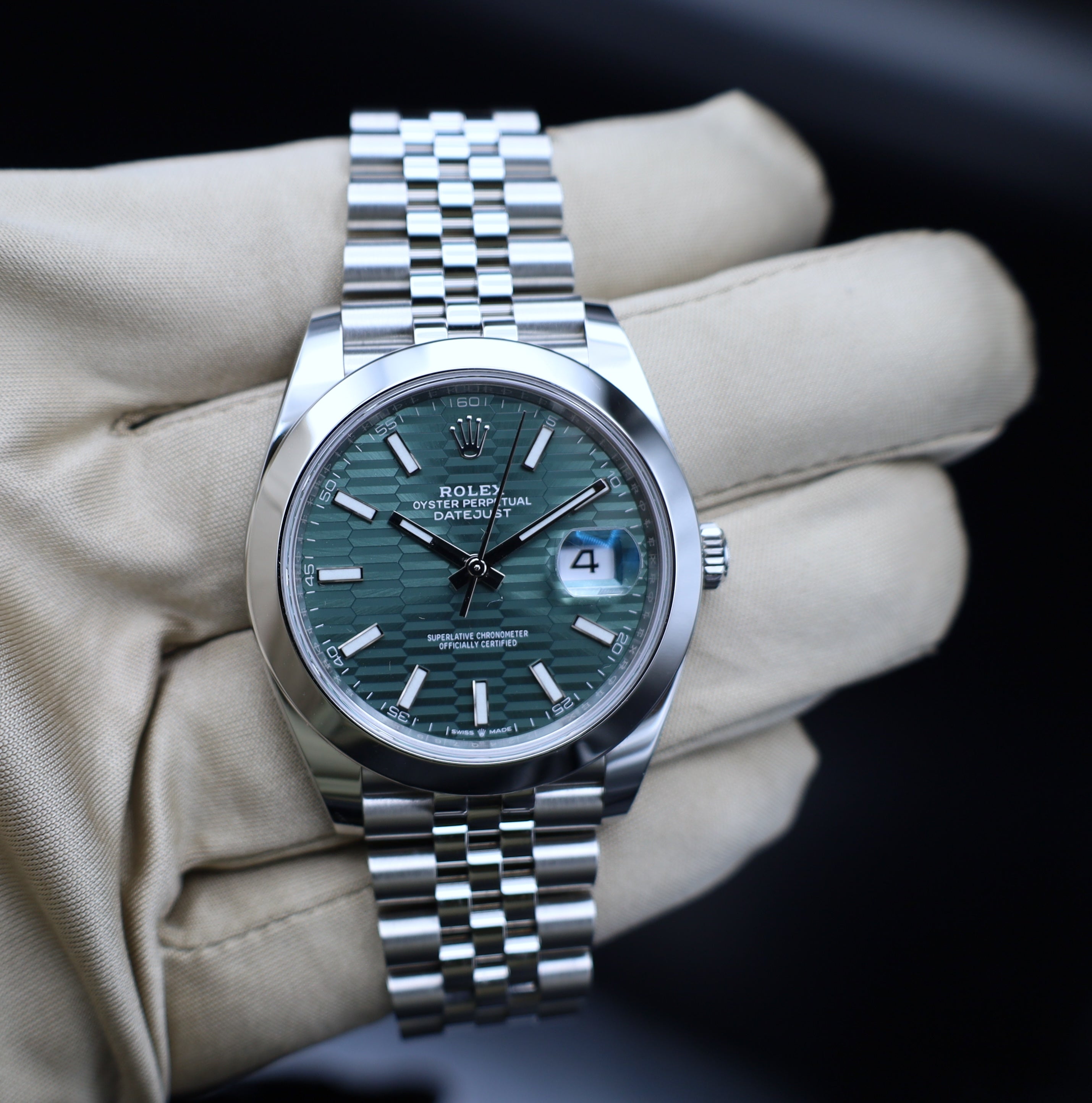 Rolex Datejust 41 Grün Motif - 2023 - Neuwertig - Fullset - Jubilee - 126300