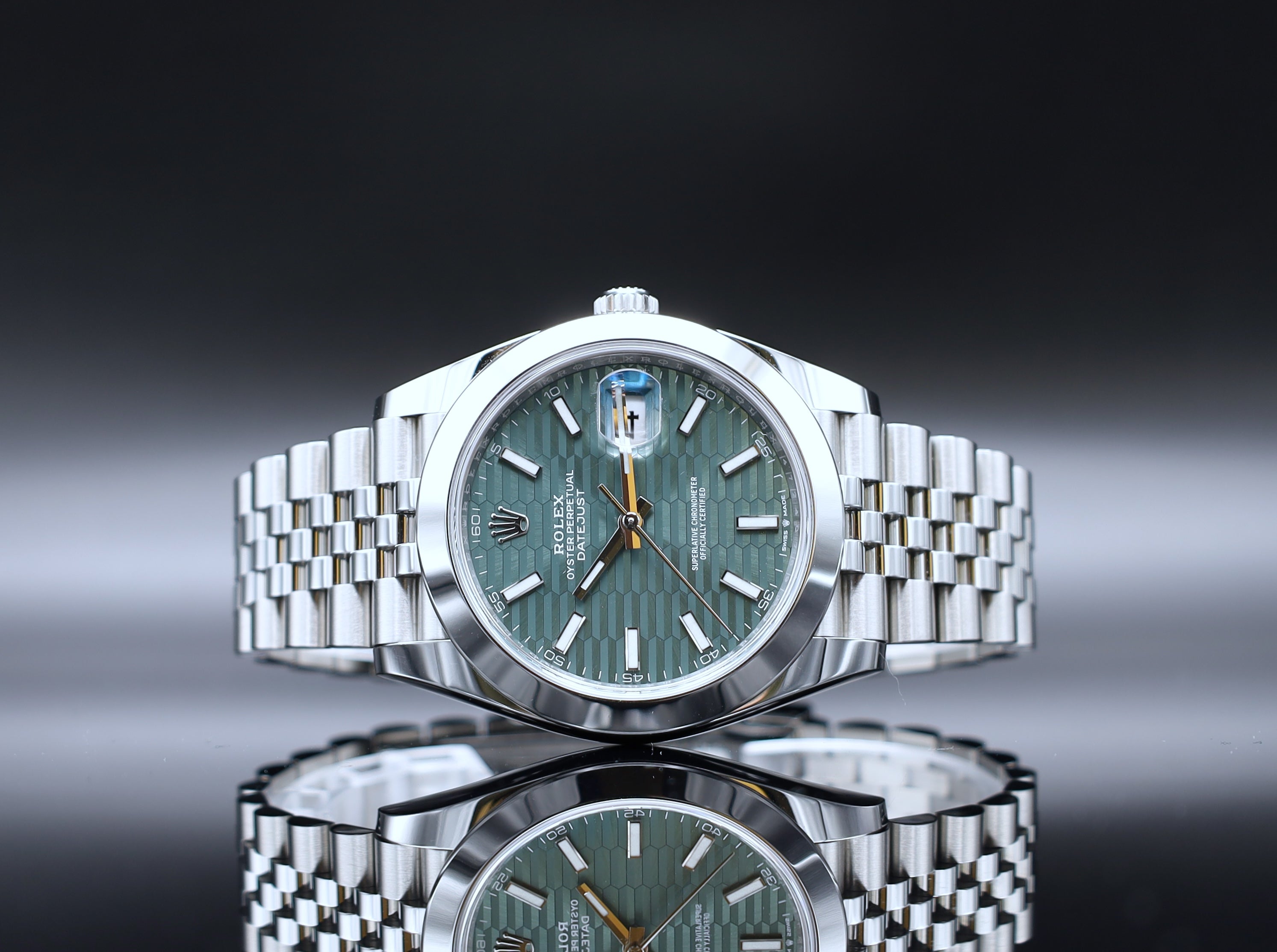 Rolex Datejust 41 Grün Motif - 2023 - Neuwertig - Fullset - Jubilee - 126300