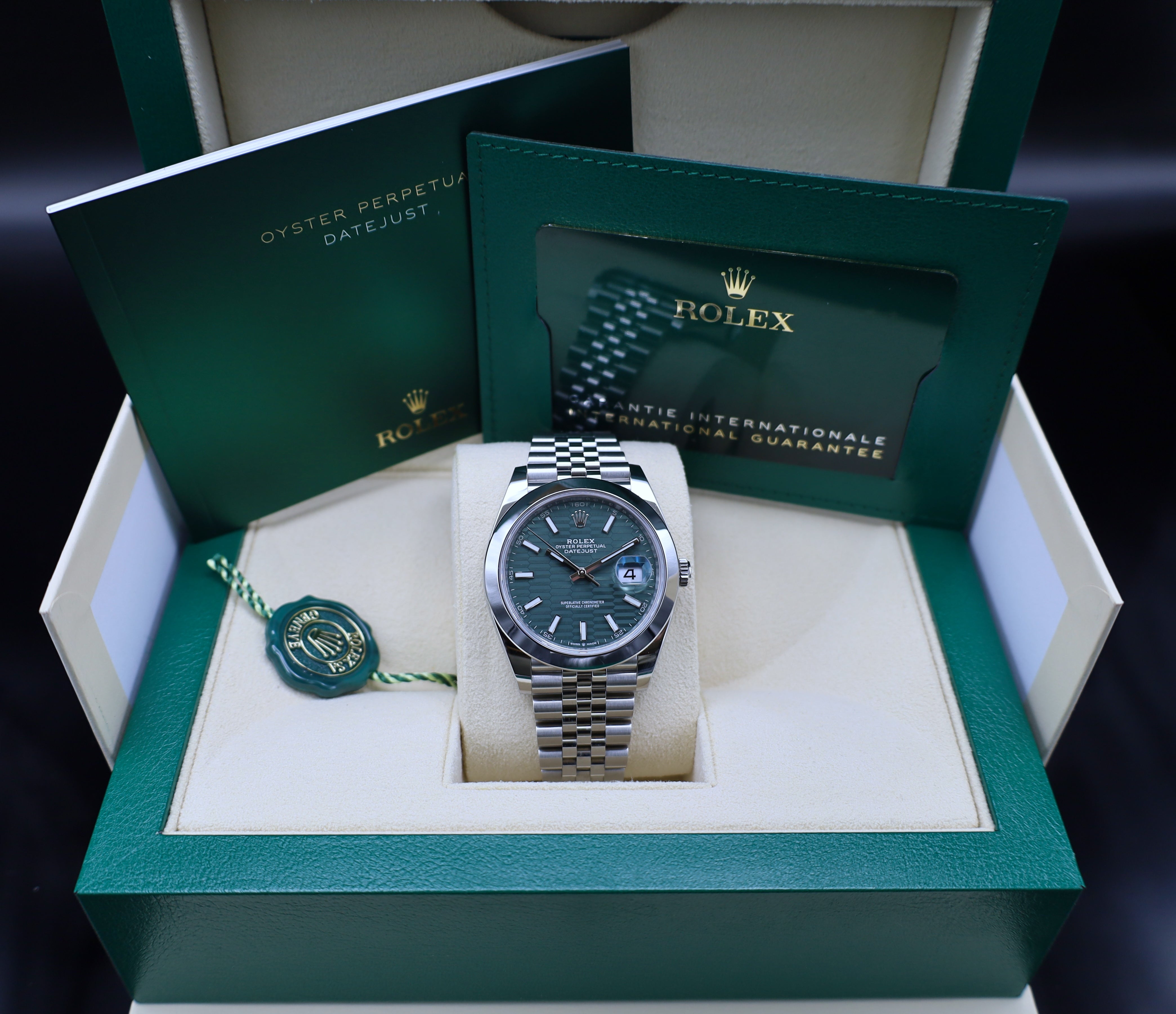 Rolex Datejust 41 Grün Motif - 2023 - Neuwertig - Fullset - Jubilee - 126300