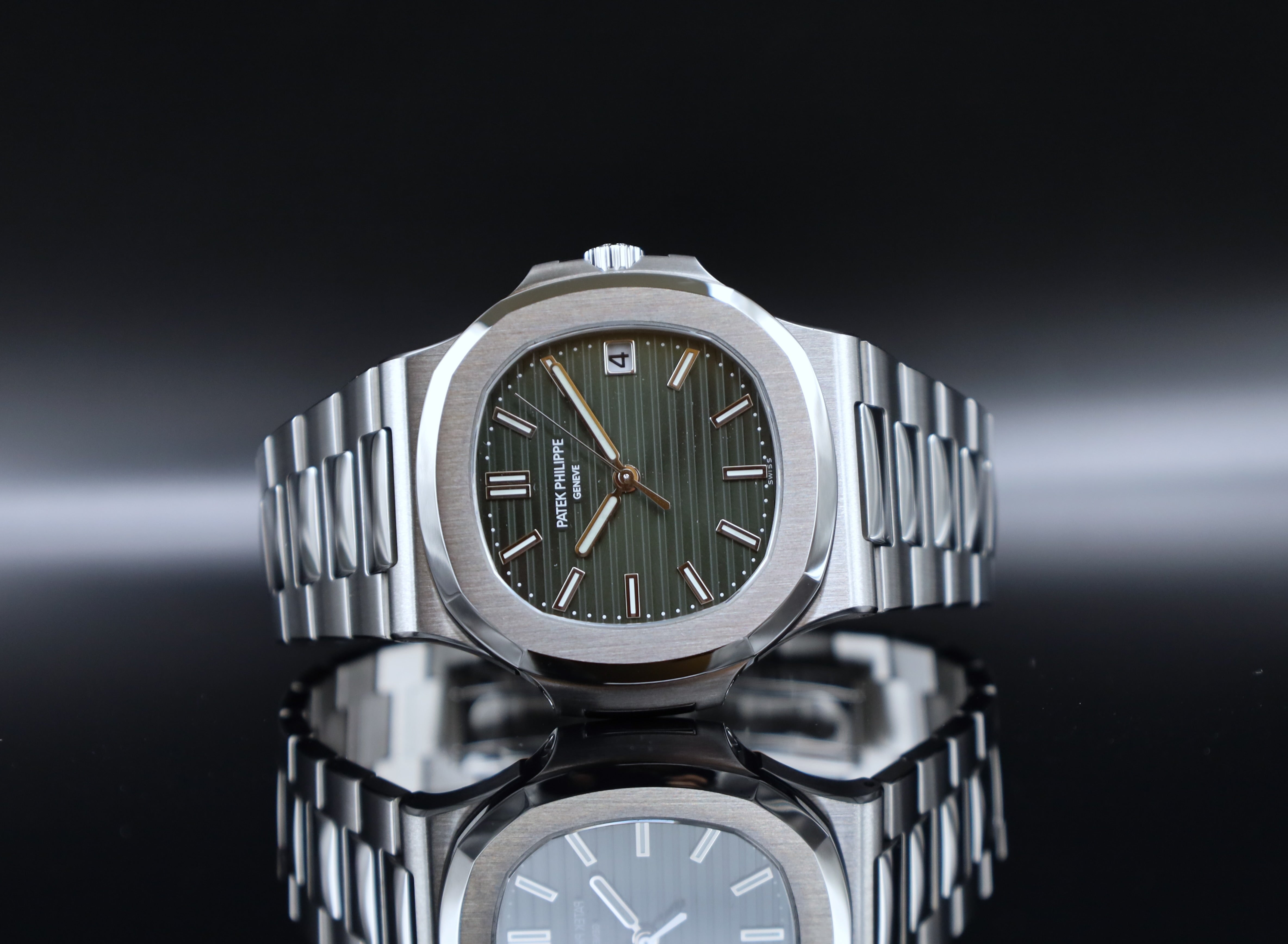 Patek Philippe Nautilus Grün - 5711A - 2021 - Full Set