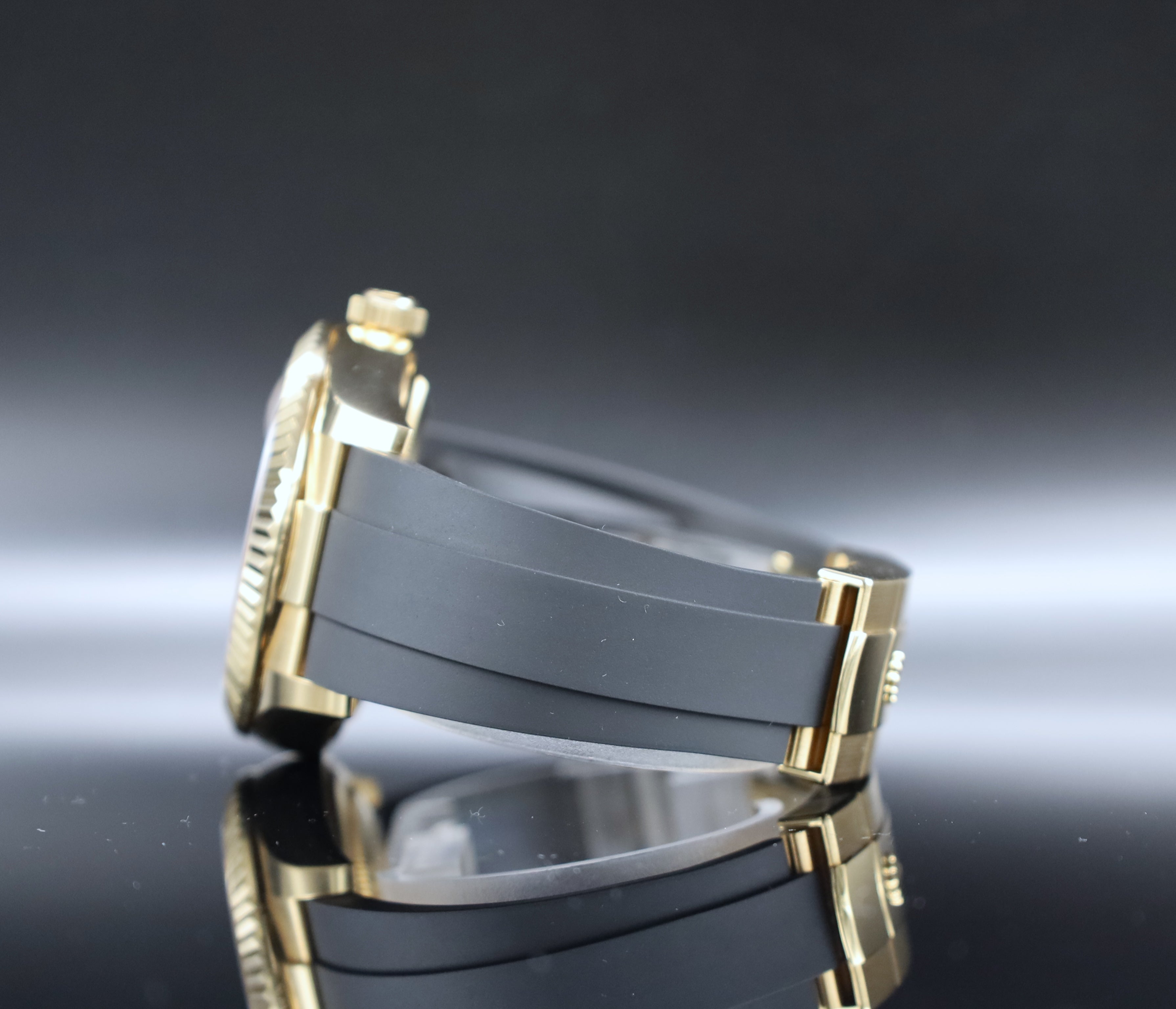 Rolex Sky-Dweller Oysterflex Gelbgold schwarzes Blatt - 12/2022 - 326238 - Fullset