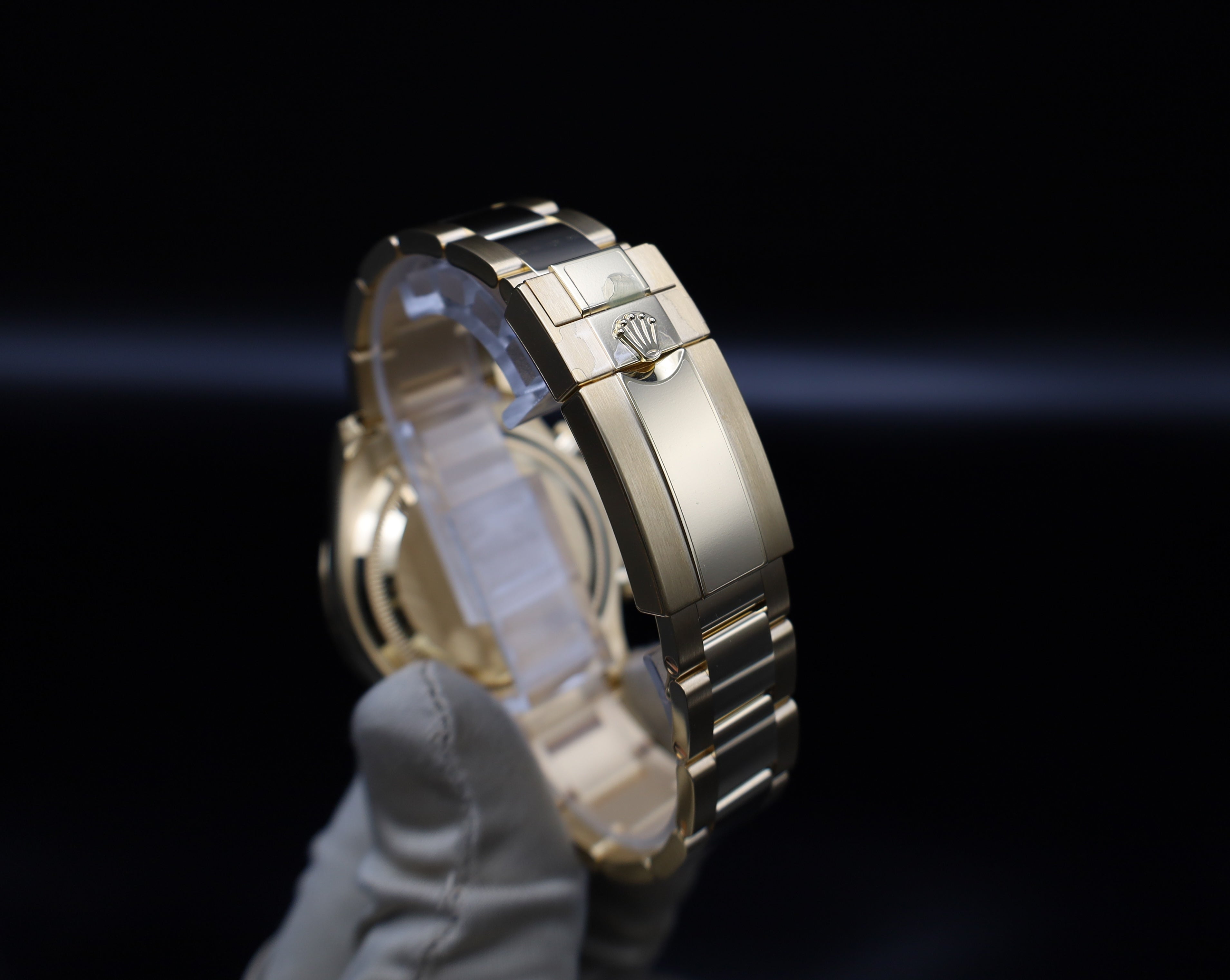 Rolex Daytona Schwarzes Blatt - Gelbgold - Neu und Teilverklebt - 126508 - 2023 - Fullset