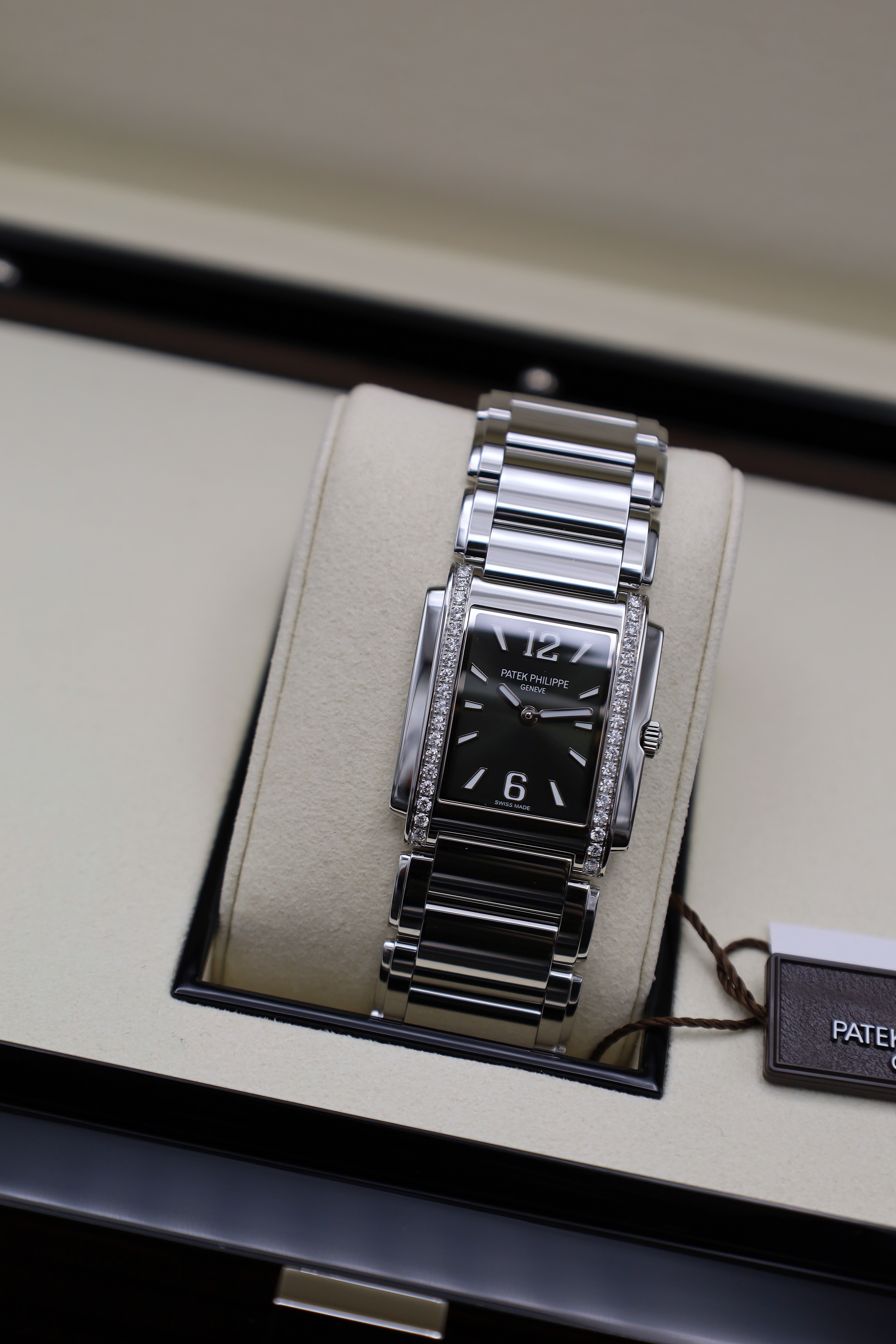 Patek Philippe Twenty 4 Grün - 2025 - deutsche Papiere - 4910A