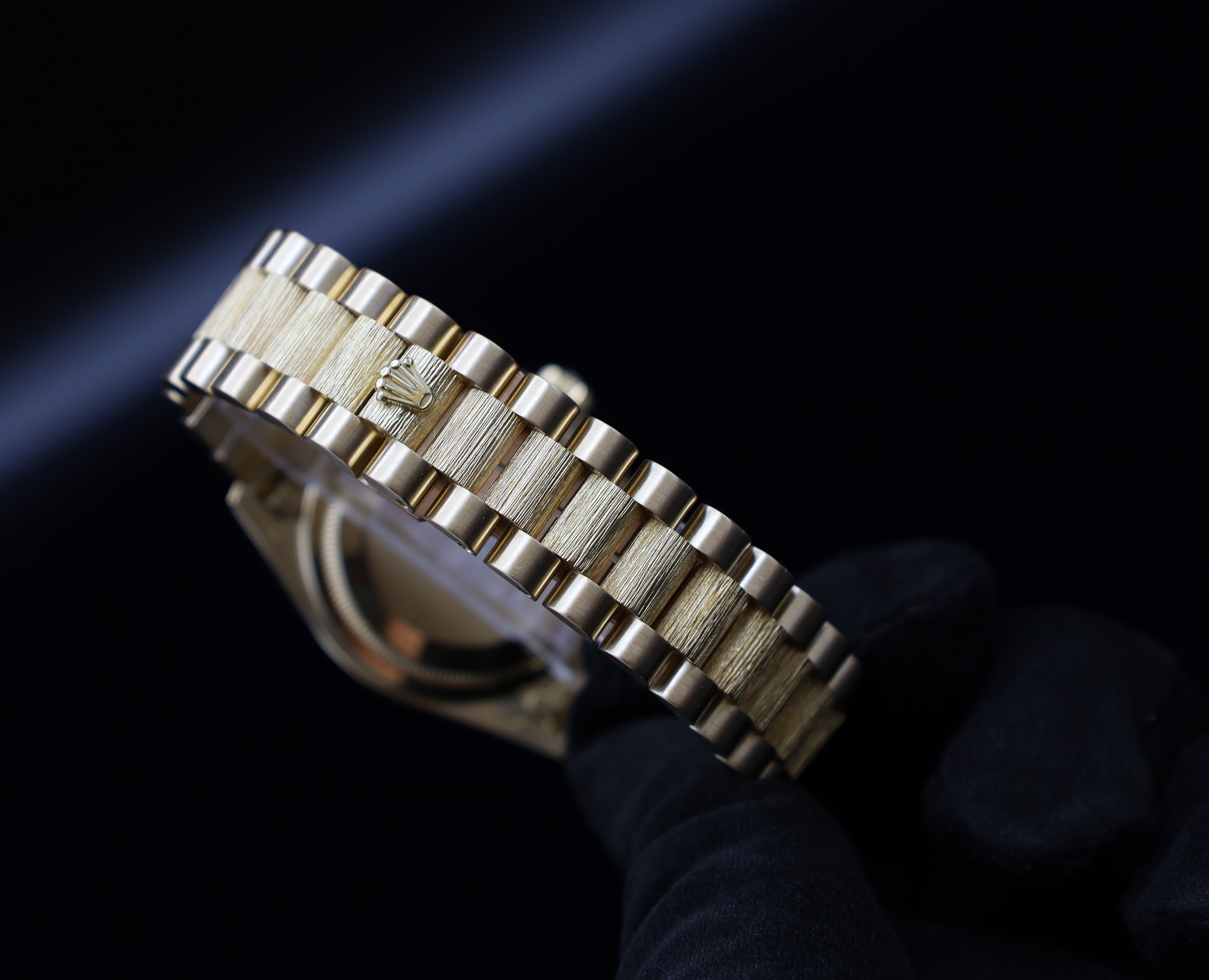 Rolex Day-Date 36 Borke - Blaues Blatt - Neuer Service - 18248