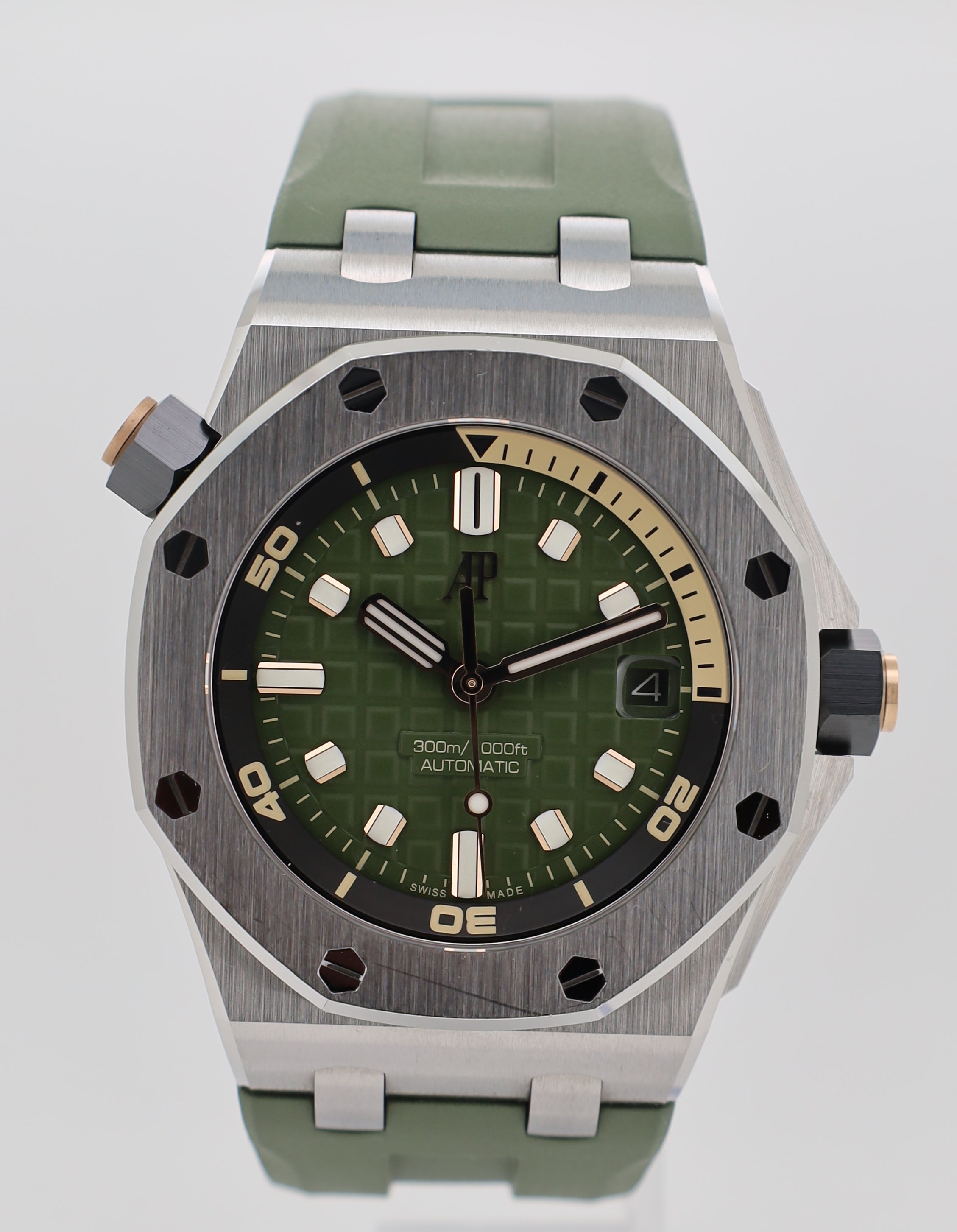 Audemars Piguet Royal Oak Offshore Diver Grün - 2025 - deutsche Papiere - Full Set