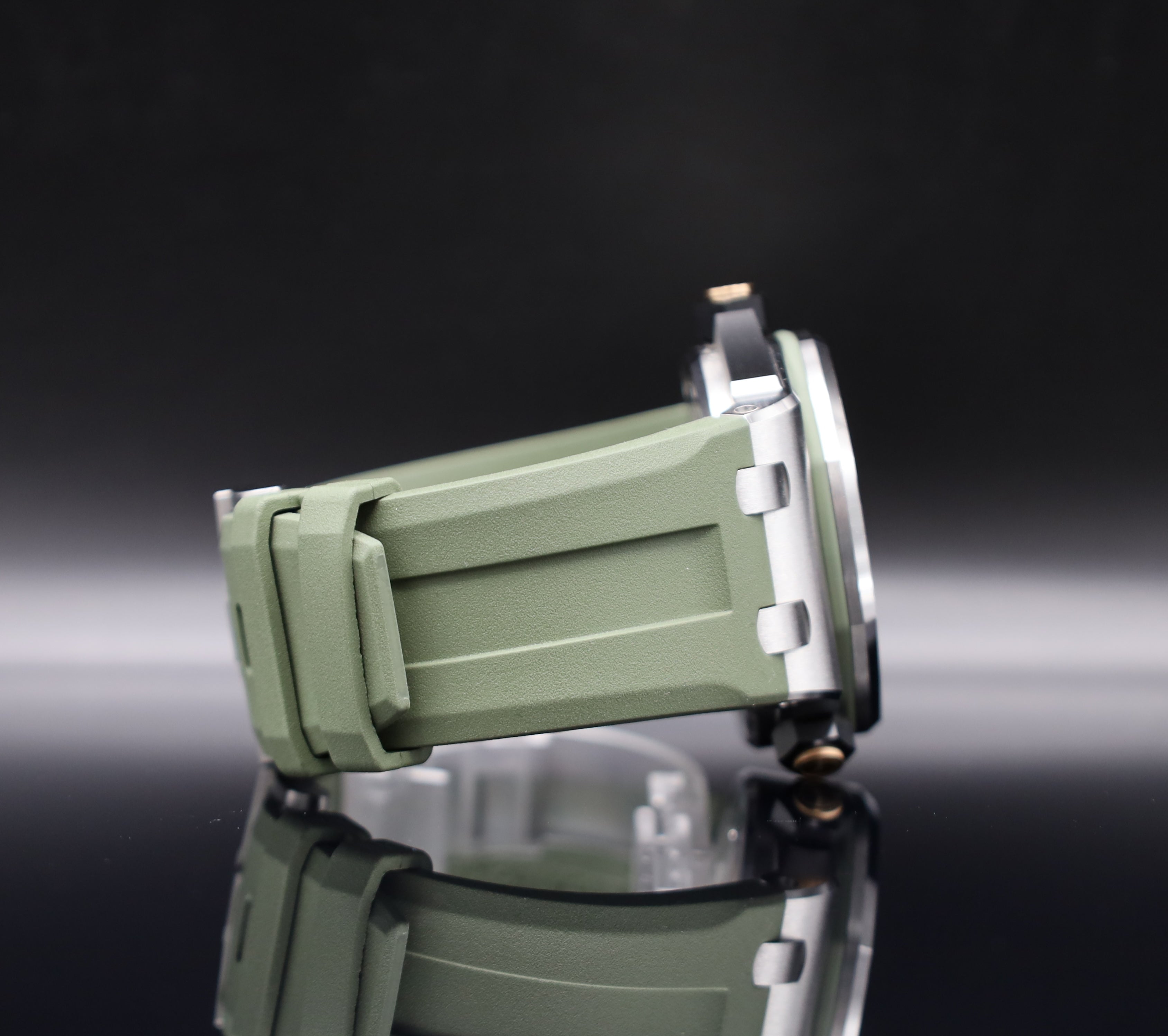 Audemars Piguet Royal Oak Offshore Diver Grün - 2025 - deutsche Papiere - Full Set