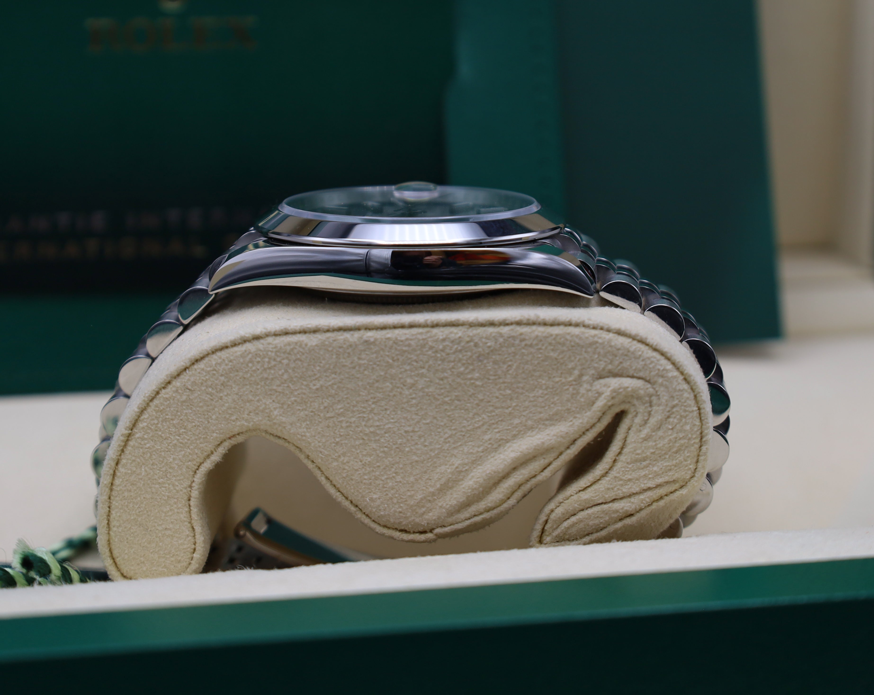 Rolex Datejust 41 Rhodium/ Grau - 2025 - Fullset - Jubileeband - 126300 - LC100