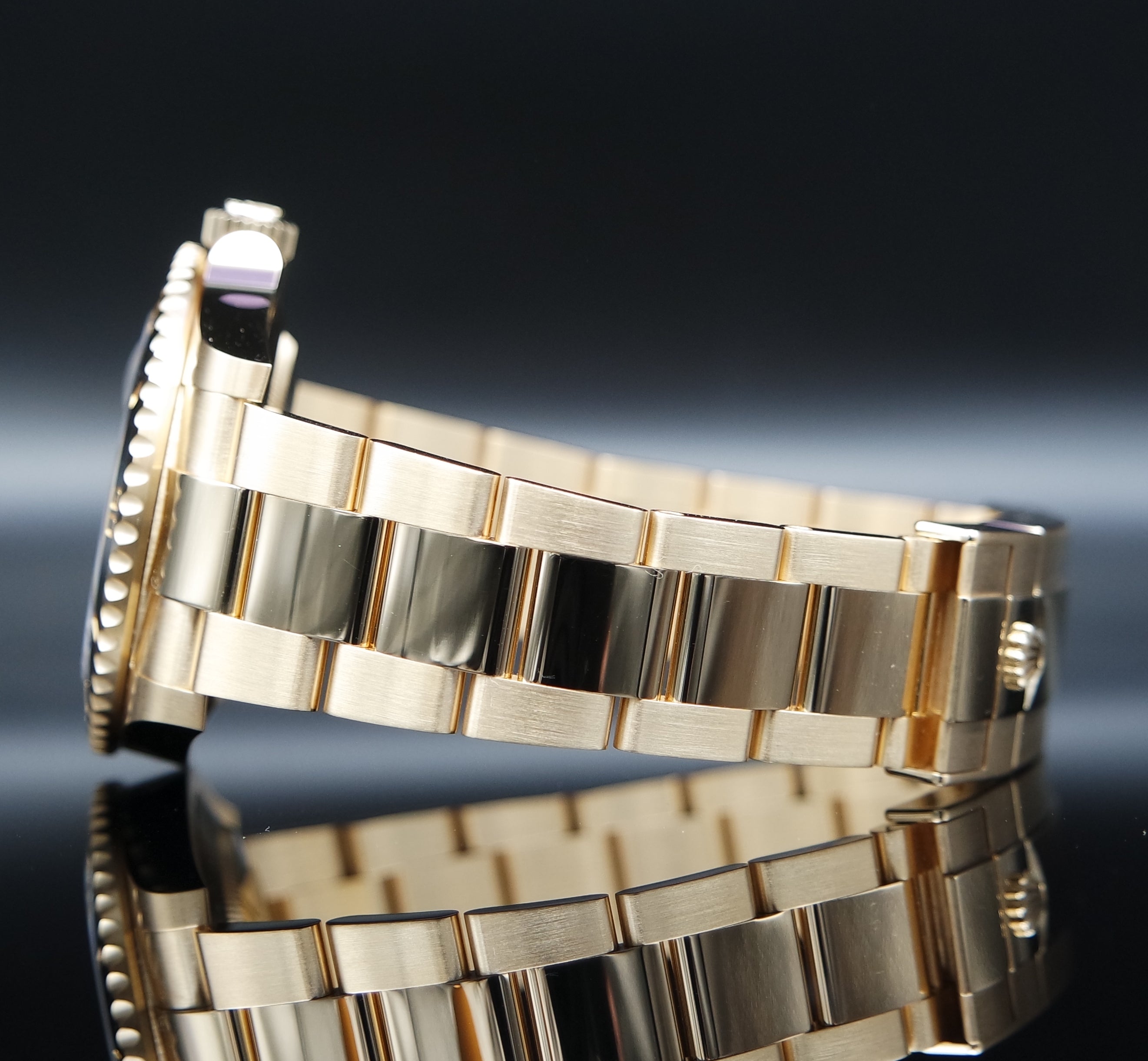 Rolex Submariner Date Gelbgold Schwarzes Blatt - 126618LN - 2021 - Full Set