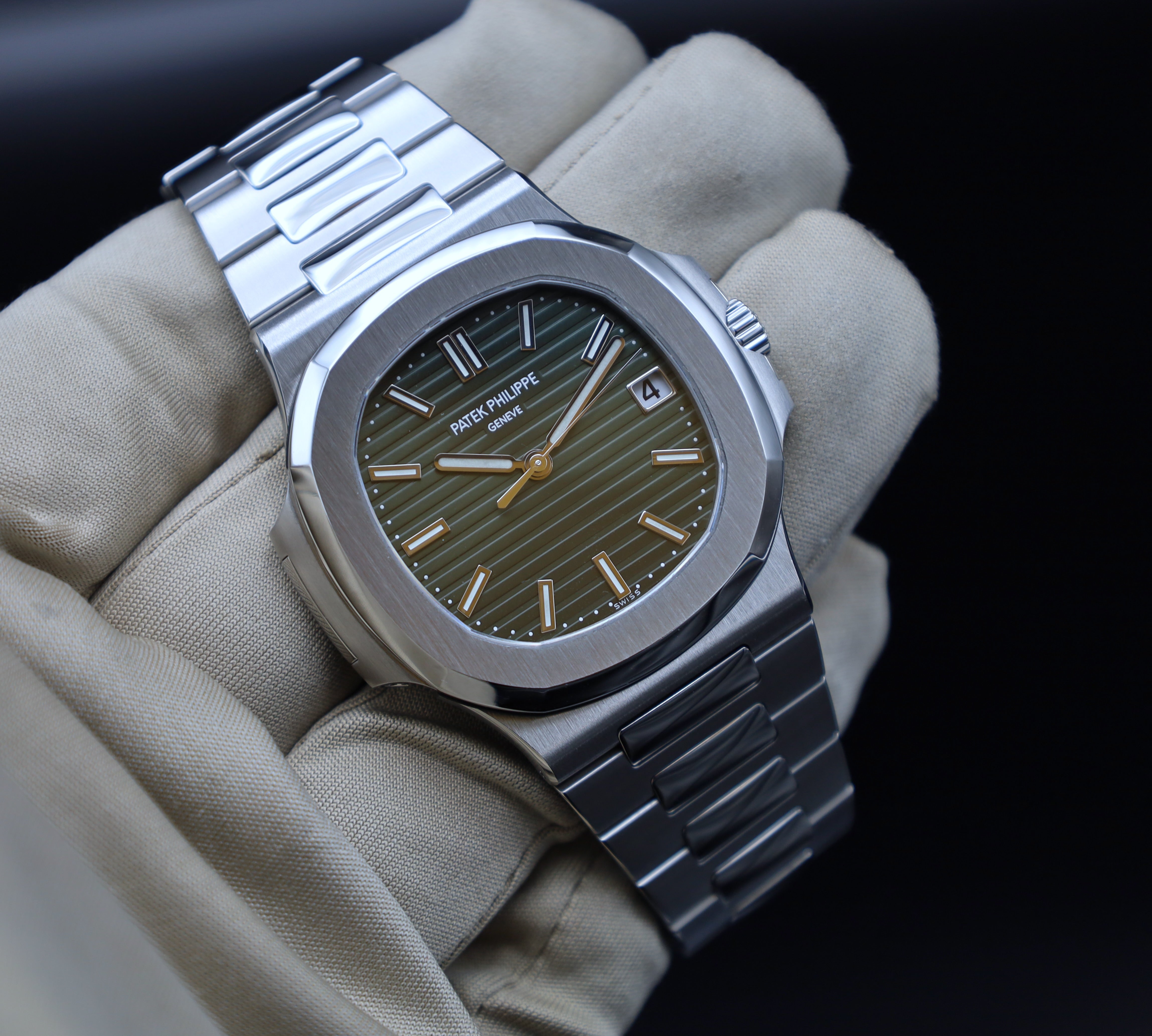 Patek Philippe Nautilus Grün - 5711A - 2021 - Full Set