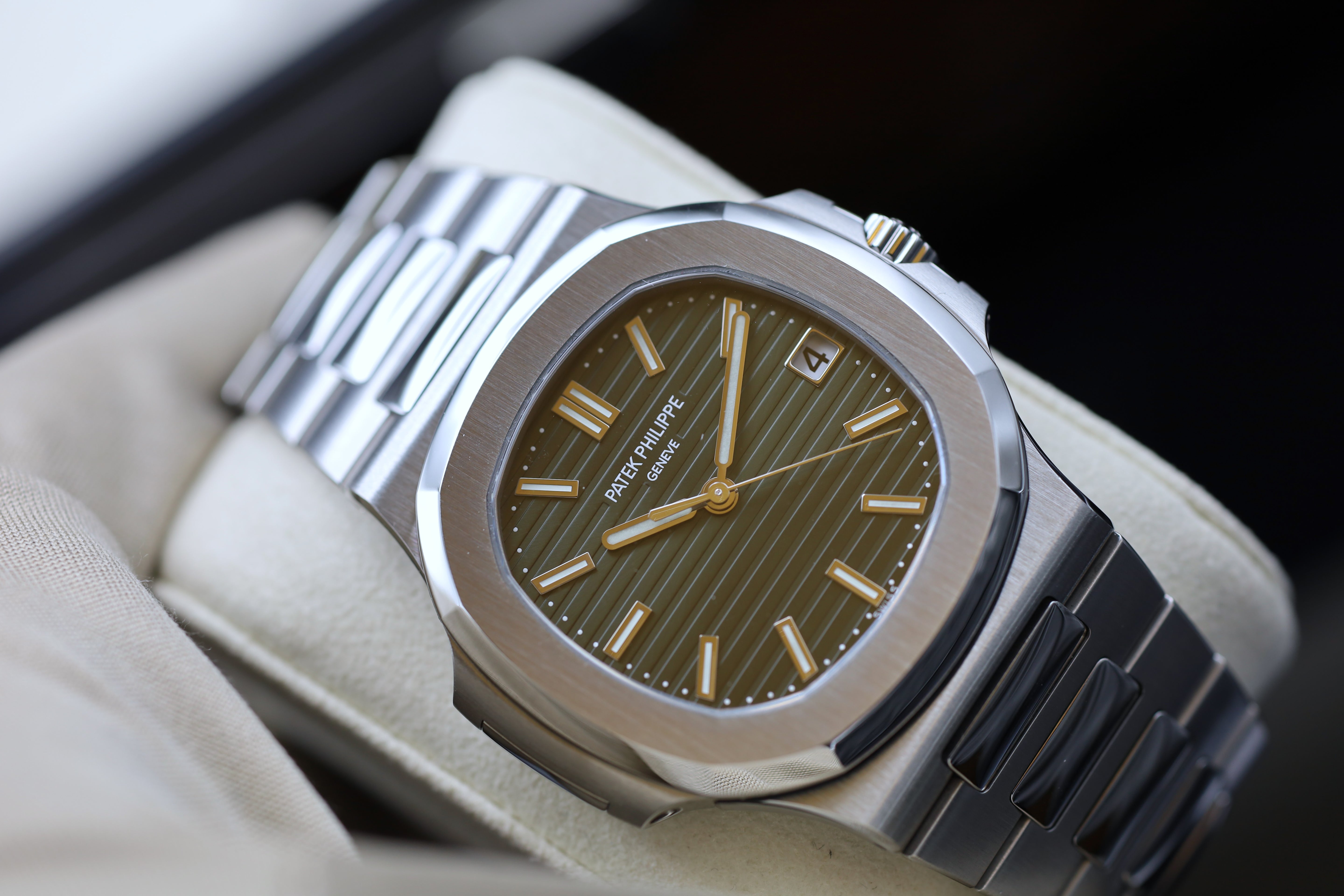 Patek Philippe Nautilus Grün - 5711A - 2021 - Full Set