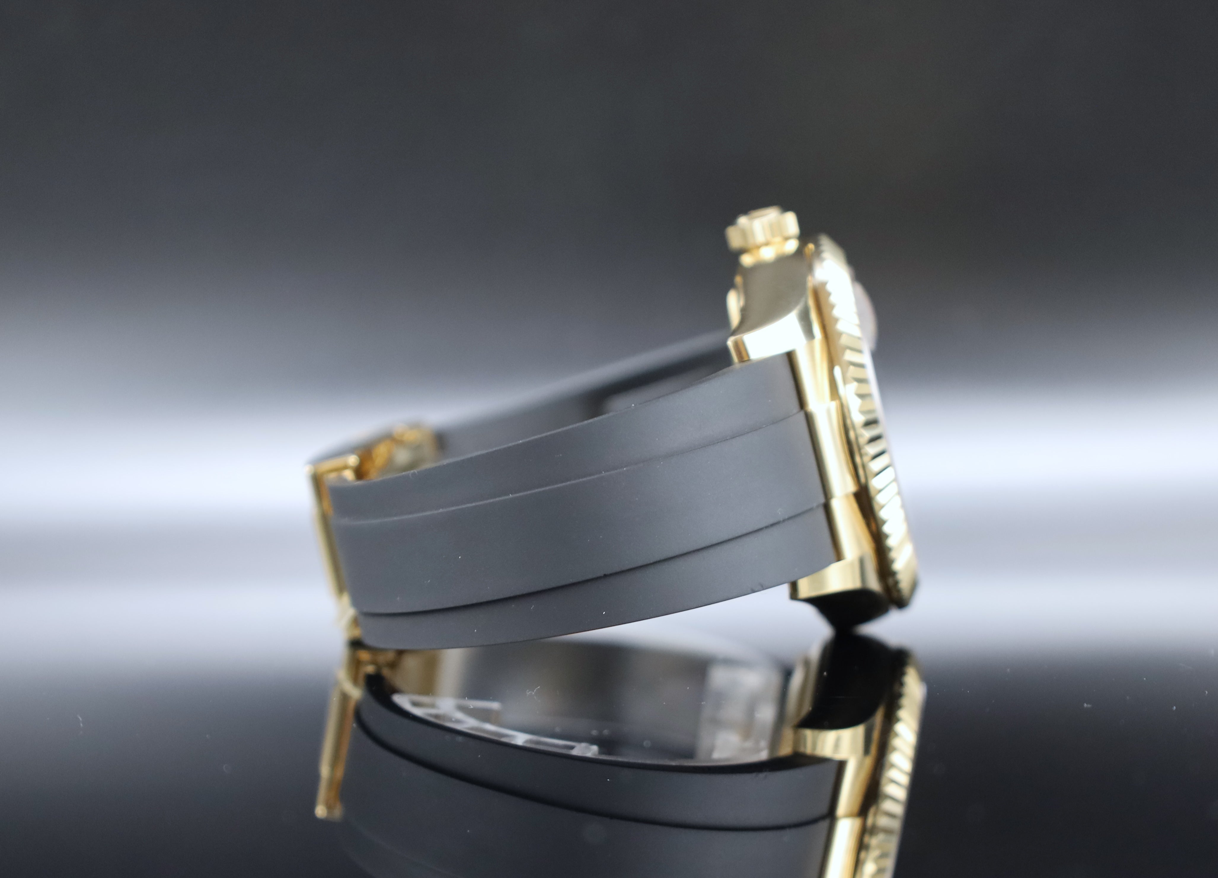 Rolex Sky-Dweller Oysterflex Gelbgold schwarzes Blatt - 12/2022 - 326238 - Fullset