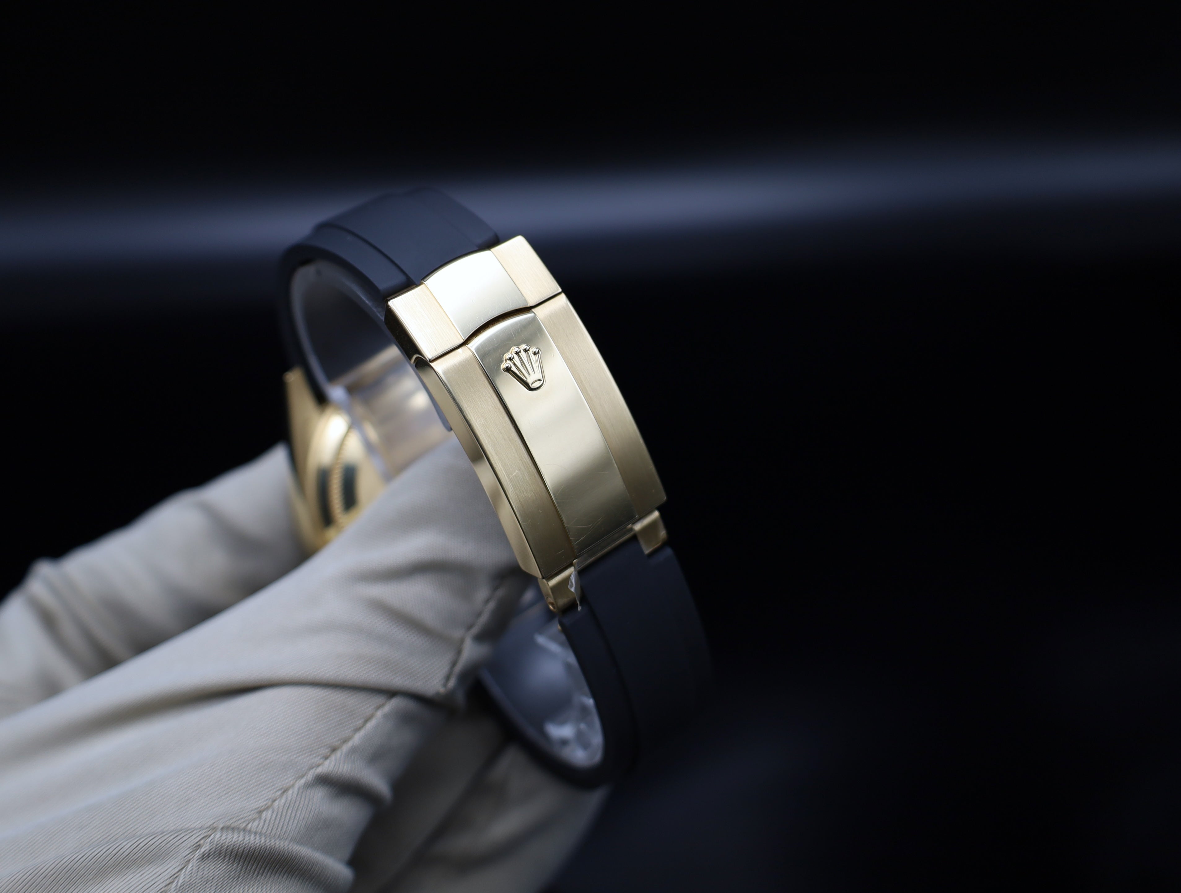 Rolex Sky-Dweller Oysterflex Gelbgold schwarzes Blatt - 12/2022 - 326238 - Fullset