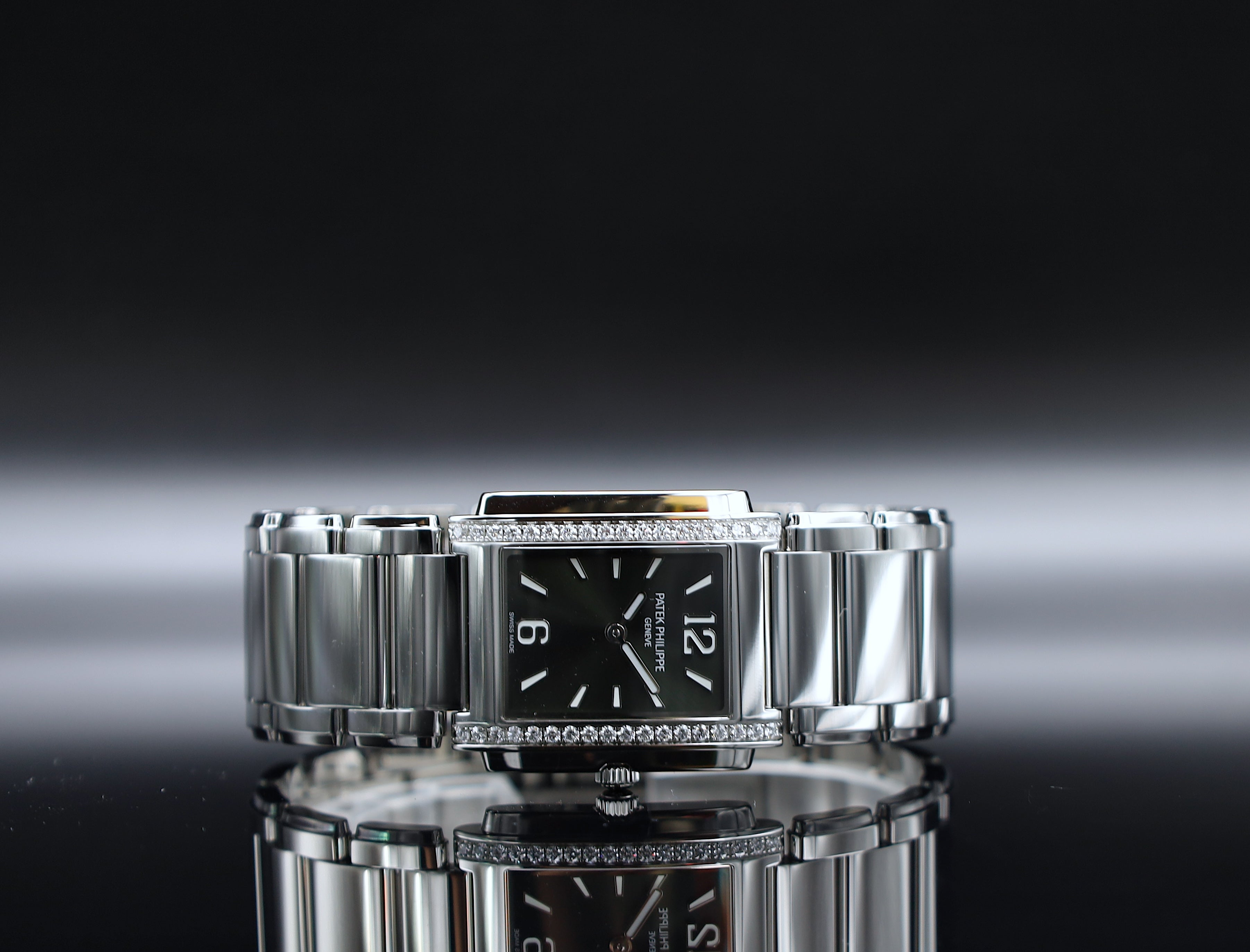 Patek Philippe Twenty 4 Grün - 2025 - deutsche Papiere - 4910A