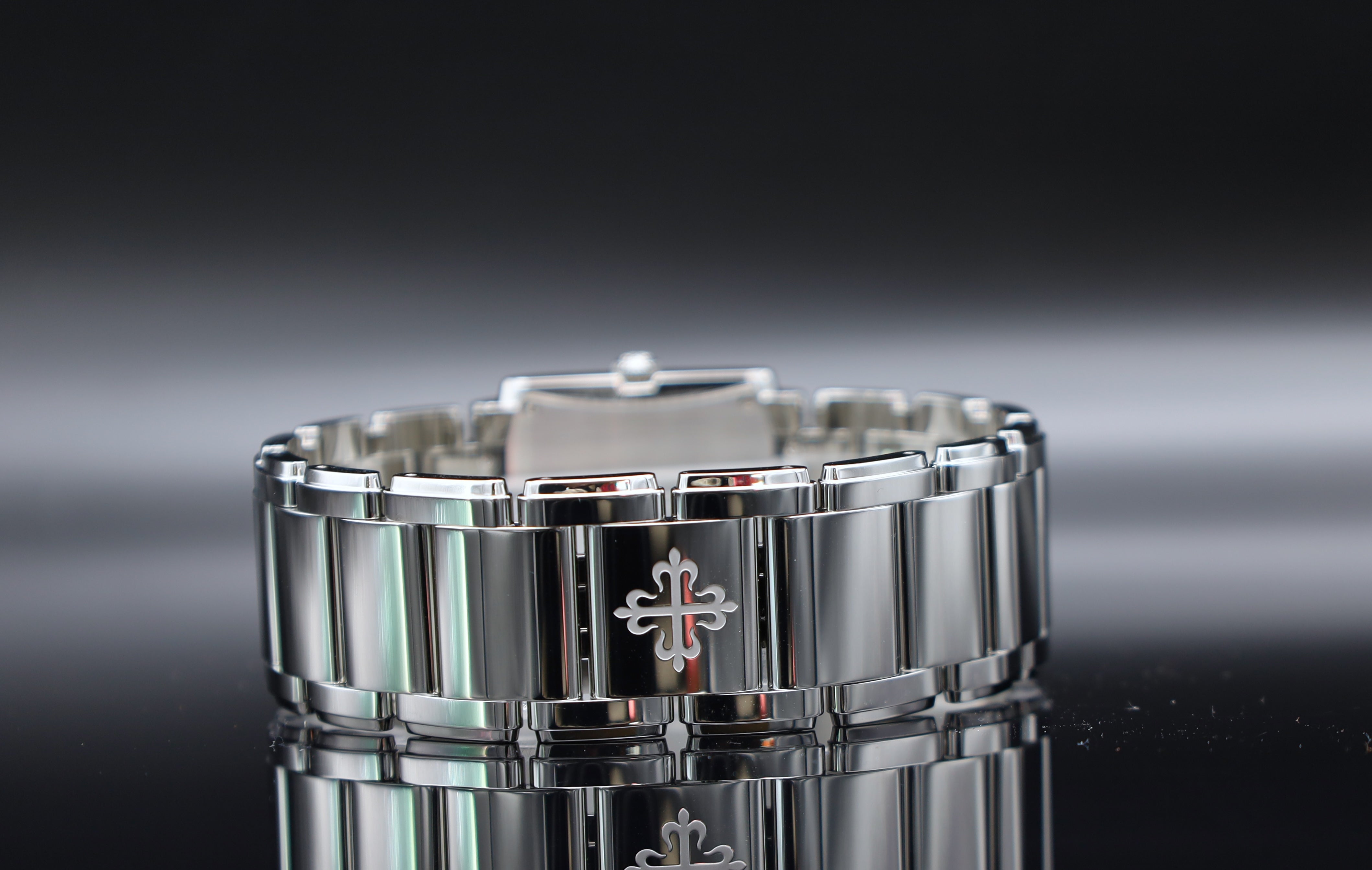 Patek Philippe Twenty 4 Grün - 2025 - deutsche Papiere - 4910A
