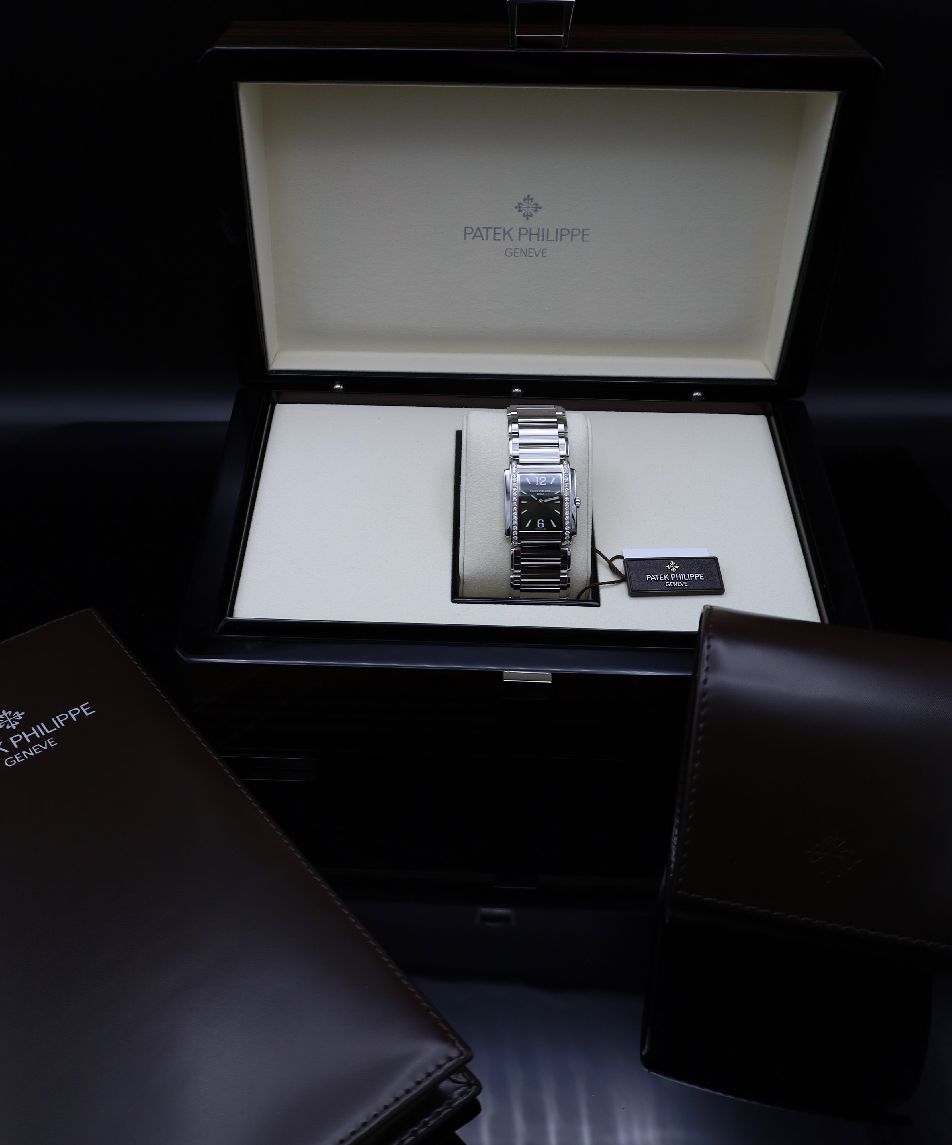 Patek Philippe Twenty 4 Grün - 2025 - deutsche Papiere - 4910A