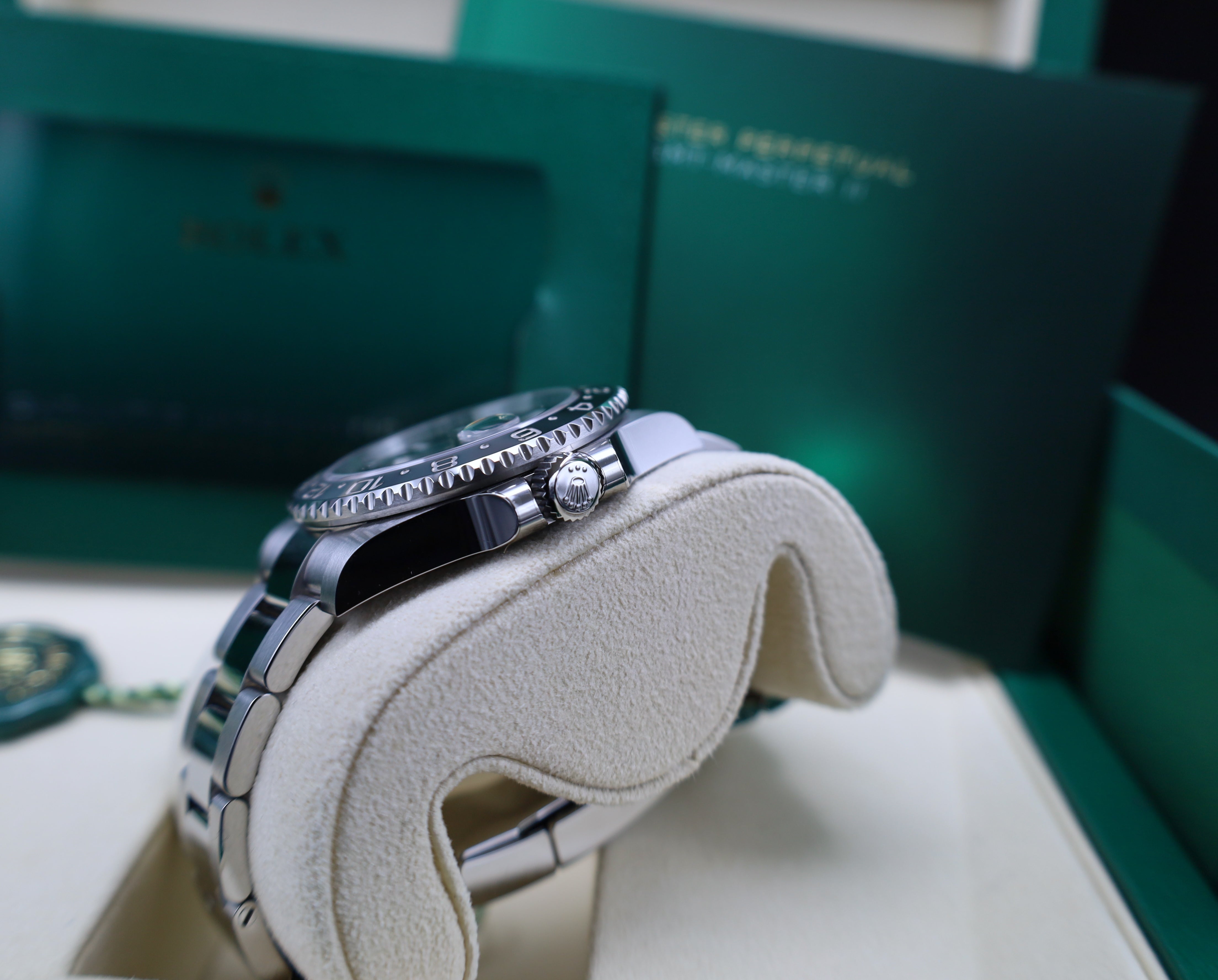 Rolex GMT Master II Bruce Wayne 2026 - Full Set - 126710GRNR