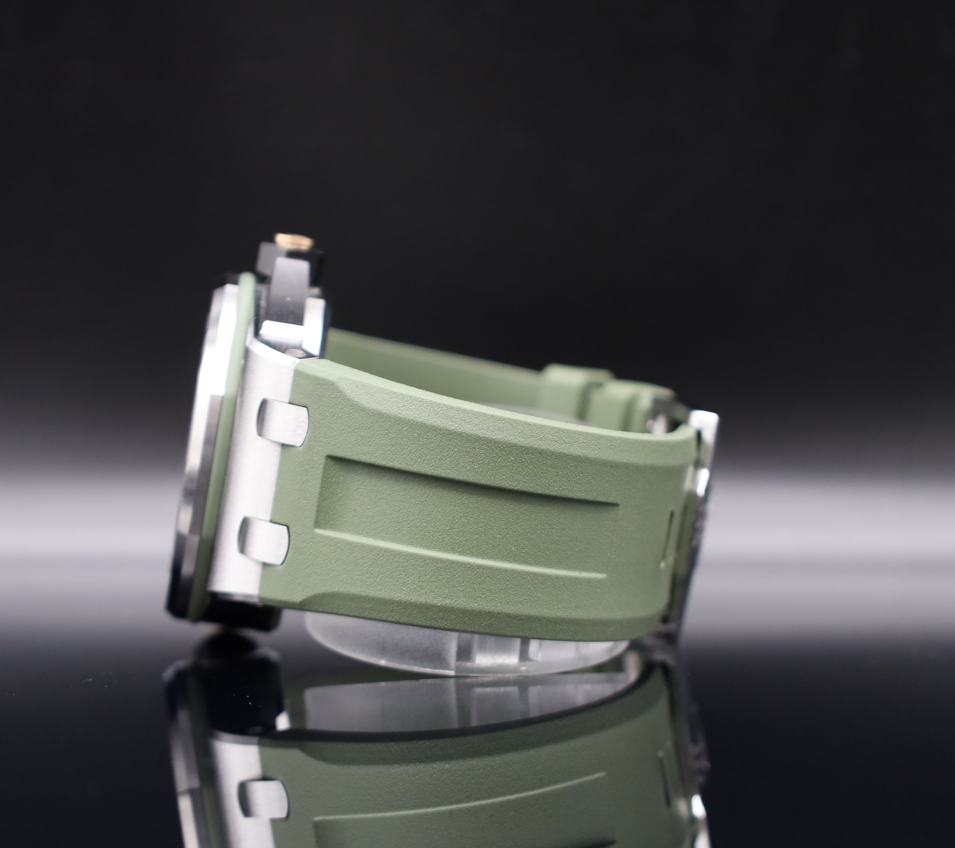 Audemars Piguet Royal Oak Offshore Diver Grün - 2025 - deutsche Papiere - Full Set