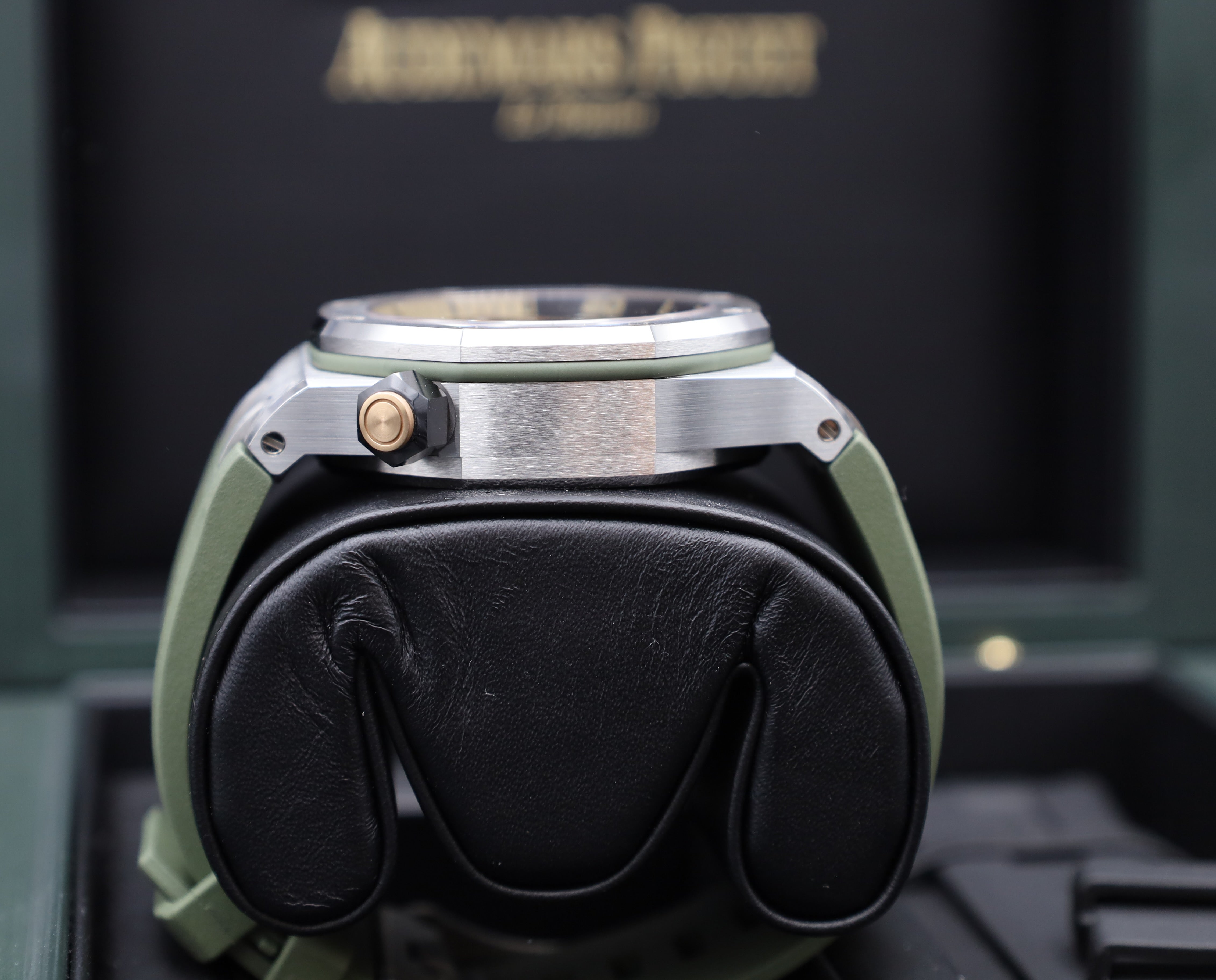 Audemars Piguet Royal Oak Offshore Diver Grün - 2025 - deutsche Papiere - Full Set