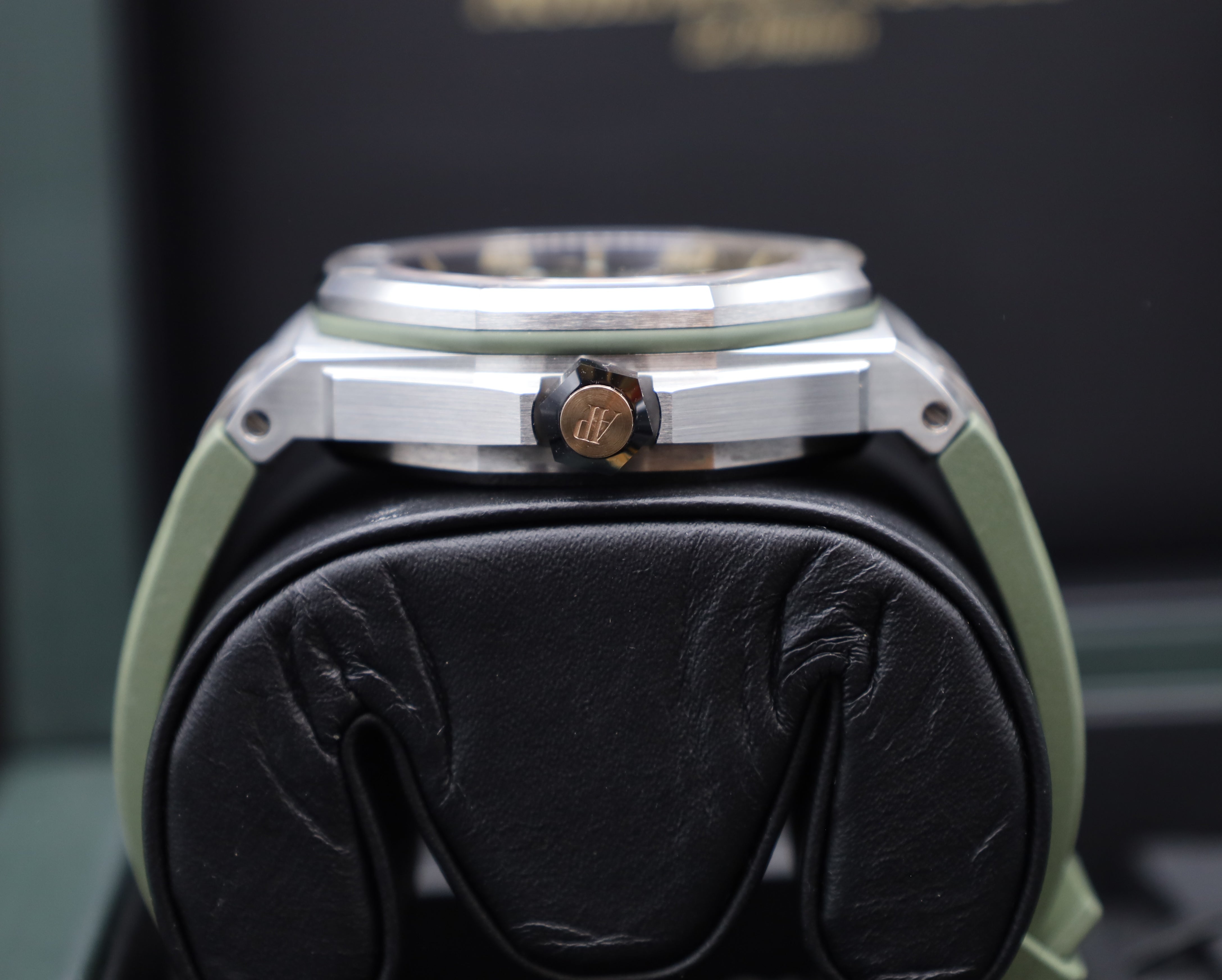 Audemars Piguet Royal Oak Offshore Diver Grün - 2025 - deutsche Papiere - Full Set