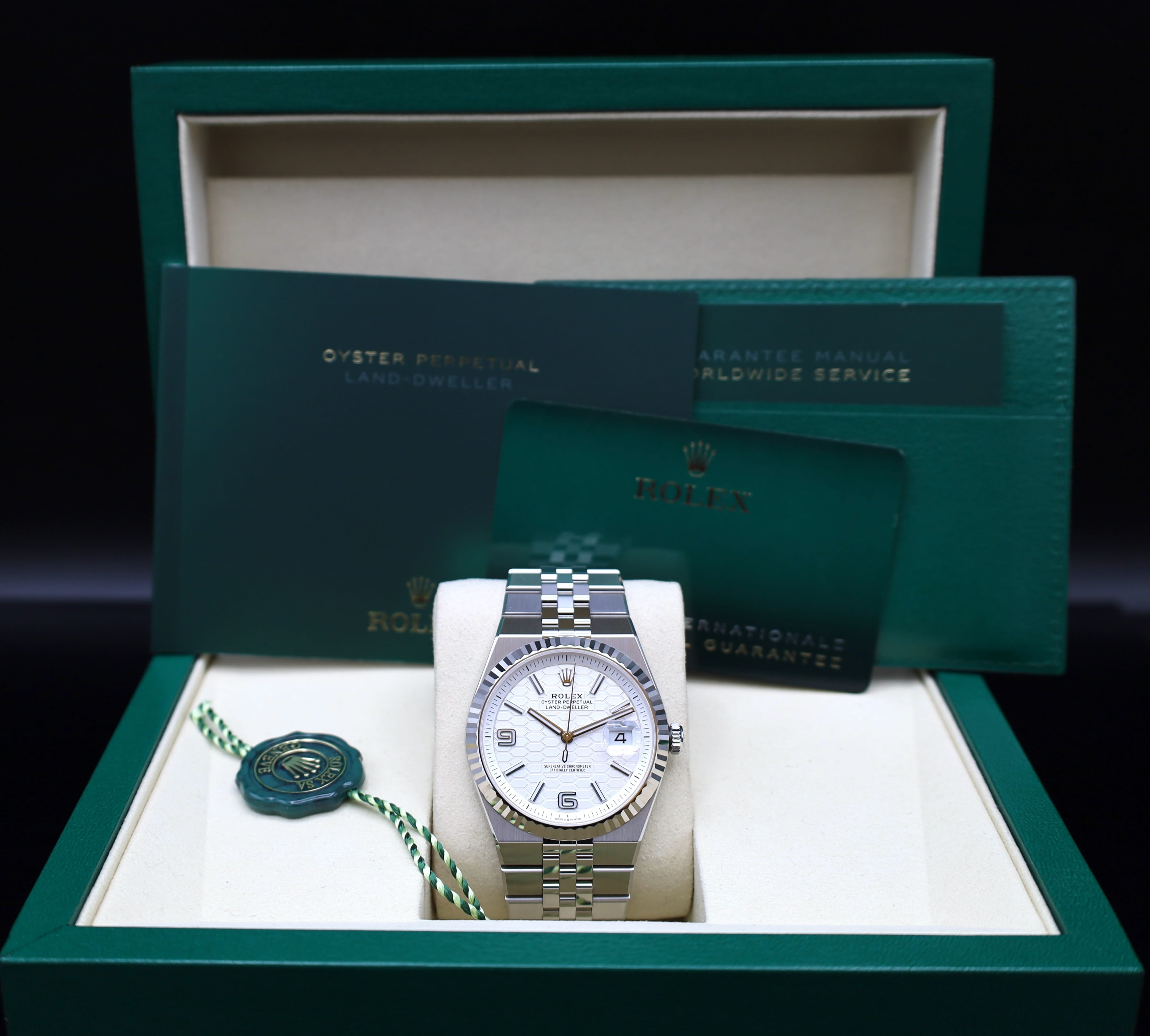 Rolex Land-Dweller 40 - Stahl - 08/2026 - 127334 - Full Set - Neu