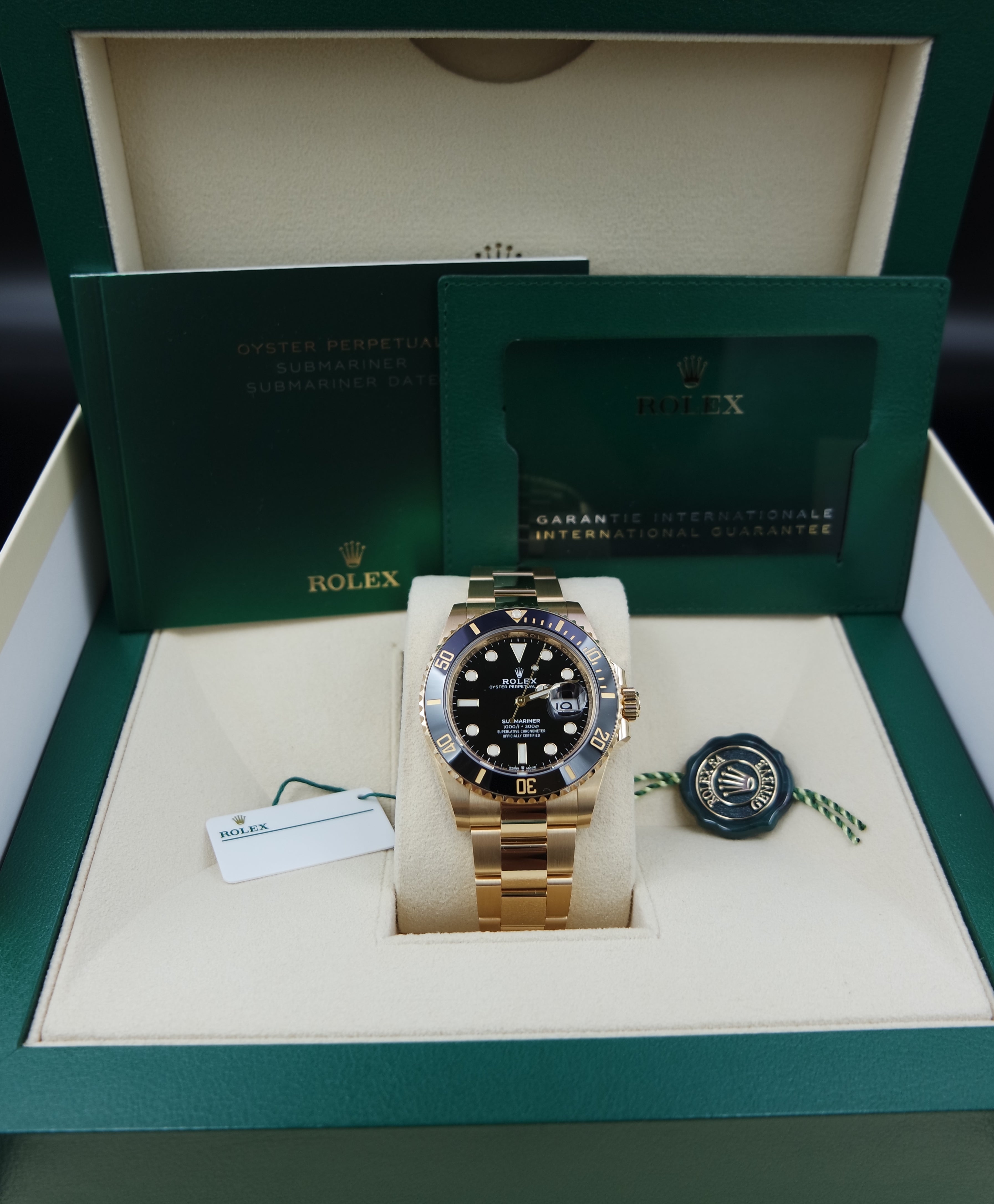 Rolex Submariner Date Gelbgold Schwarzes Blatt - 126618LN  - 2021 - Full Set